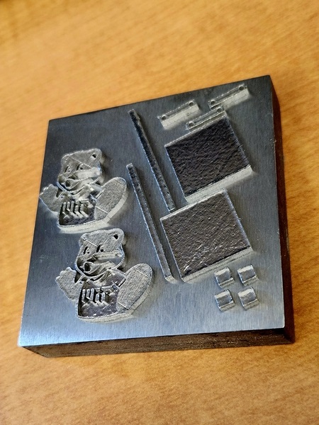 麻省理工学院的研究人员使用3D打印技术制造了一种用陶瓷纳米线增强的金属粉末