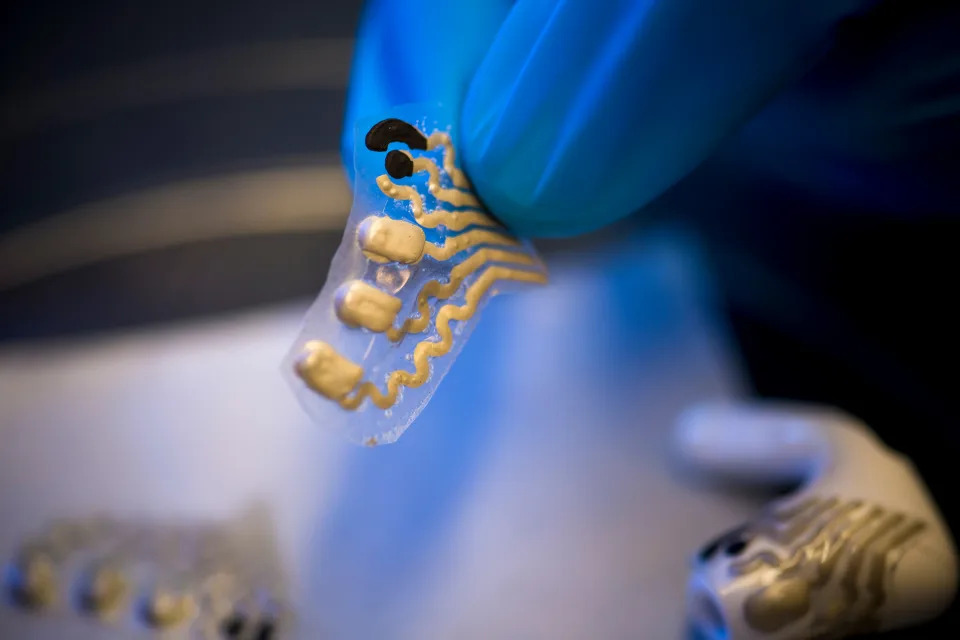 加州大学圣地亚哥分校的研究人员使用3D打印将耳塞转变为大脑活动监视器