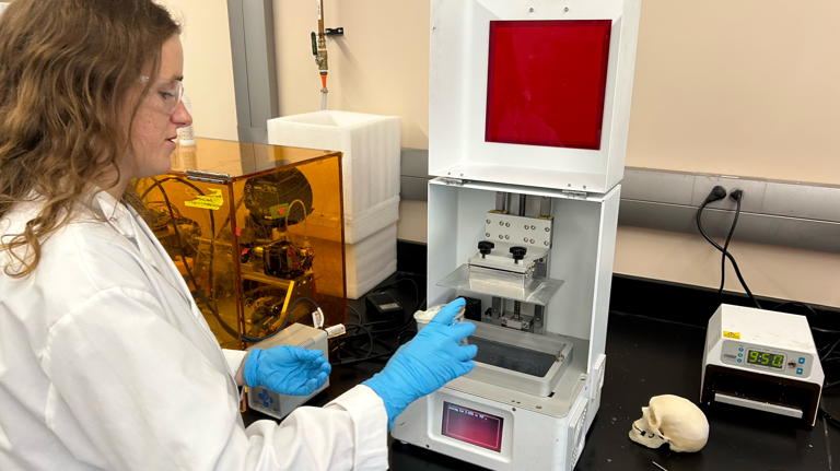 安大略大学利用3D打印开发一种创新的合成骨骼制造方法以改善癌症治疗