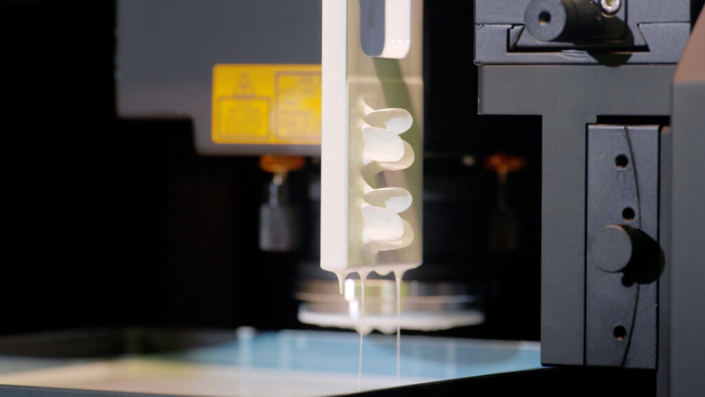 波士顿微制造公司开设UltraThineer 实验室推进3D打印美容贴面技术