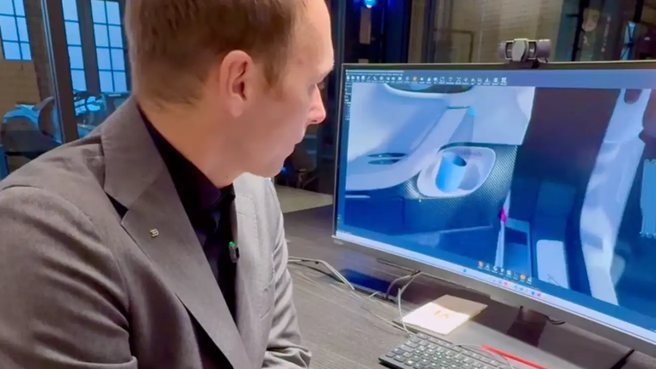 布加迪为Chiron车主定制3D打印杯架