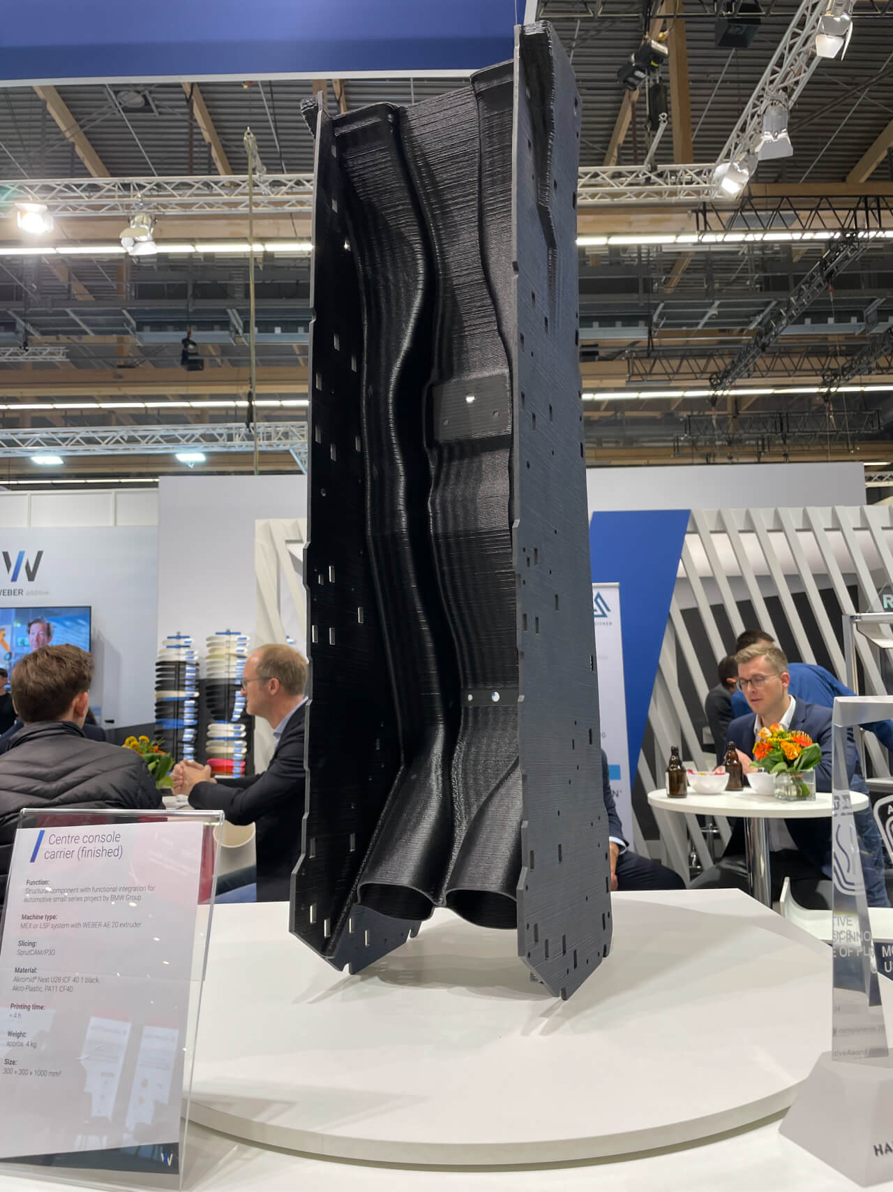 宝马集团将在商用车中采用最大的3D打印聚合物新型中控台托架