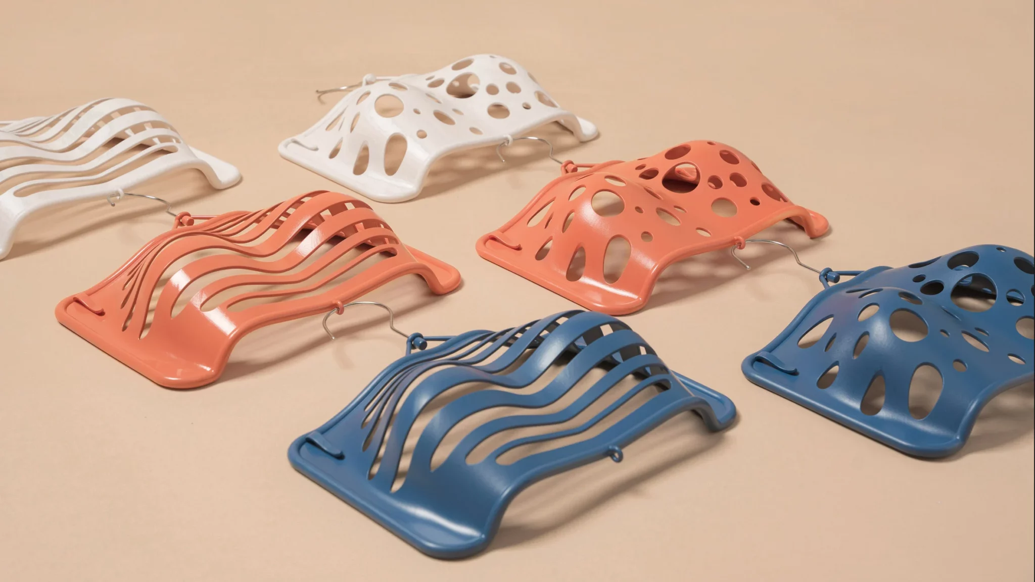 芝加哥工业设计师Joyce Lai开发了一种新型3D打印衣架 可让胸罩更耐用