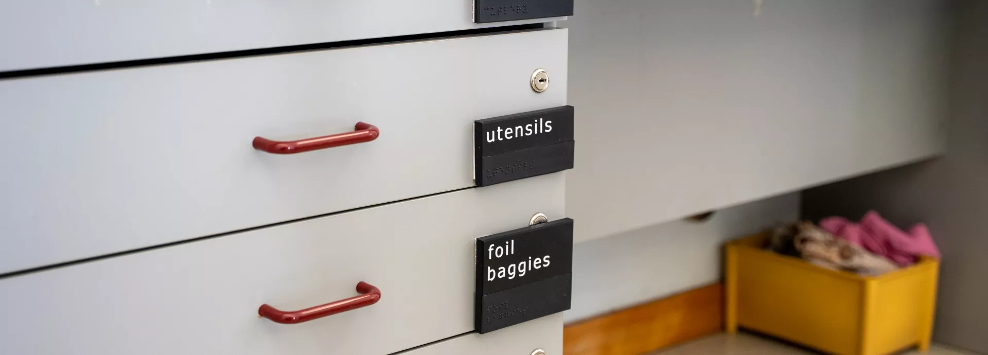 加拿大学院创建3D打印盲文标牌 以增强无障碍设施