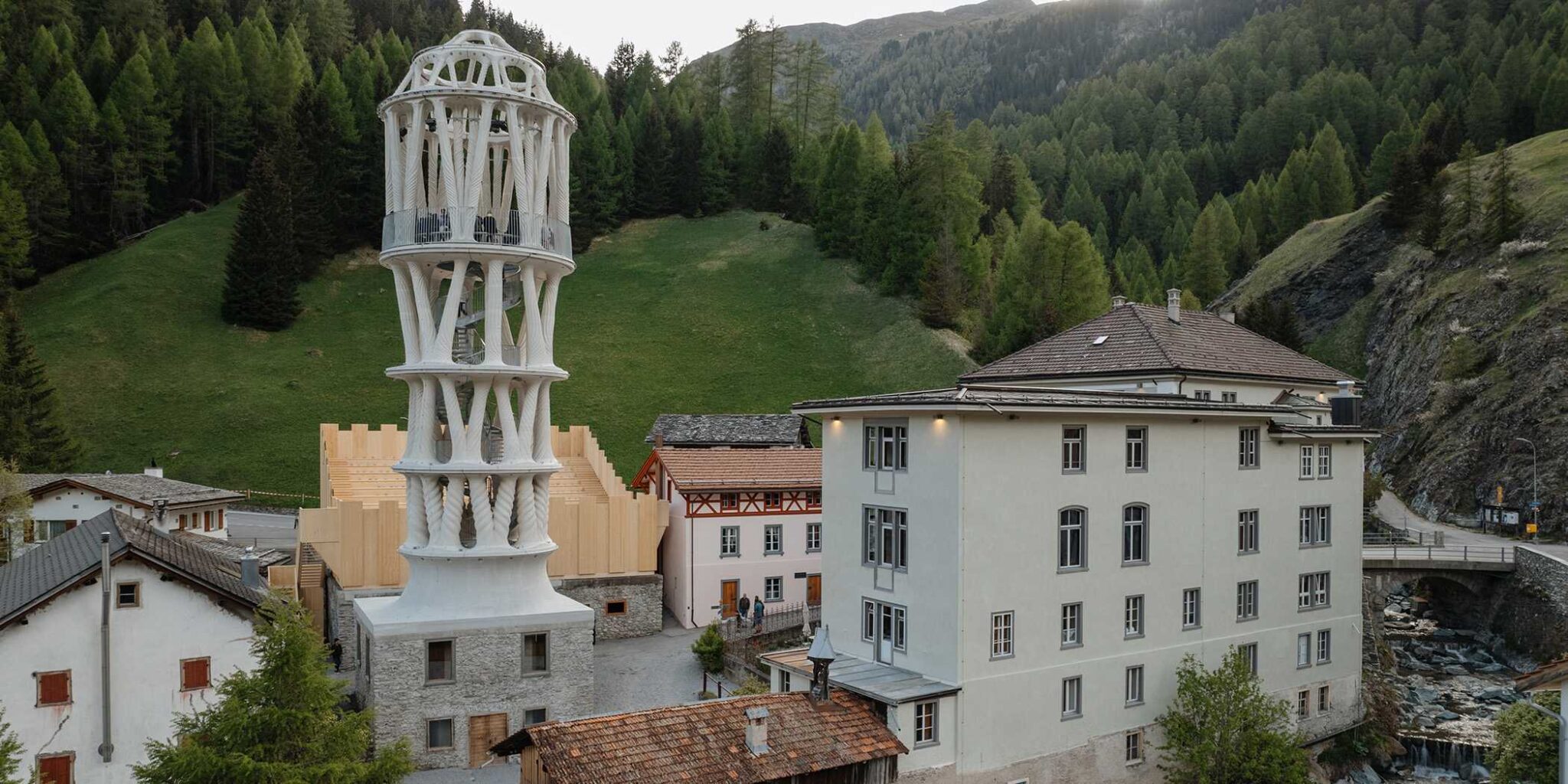 瑞士穆莱恩斯一座名为“Tor Alva”30米3D打印塔在瑞士阿尔卑斯山揭幕