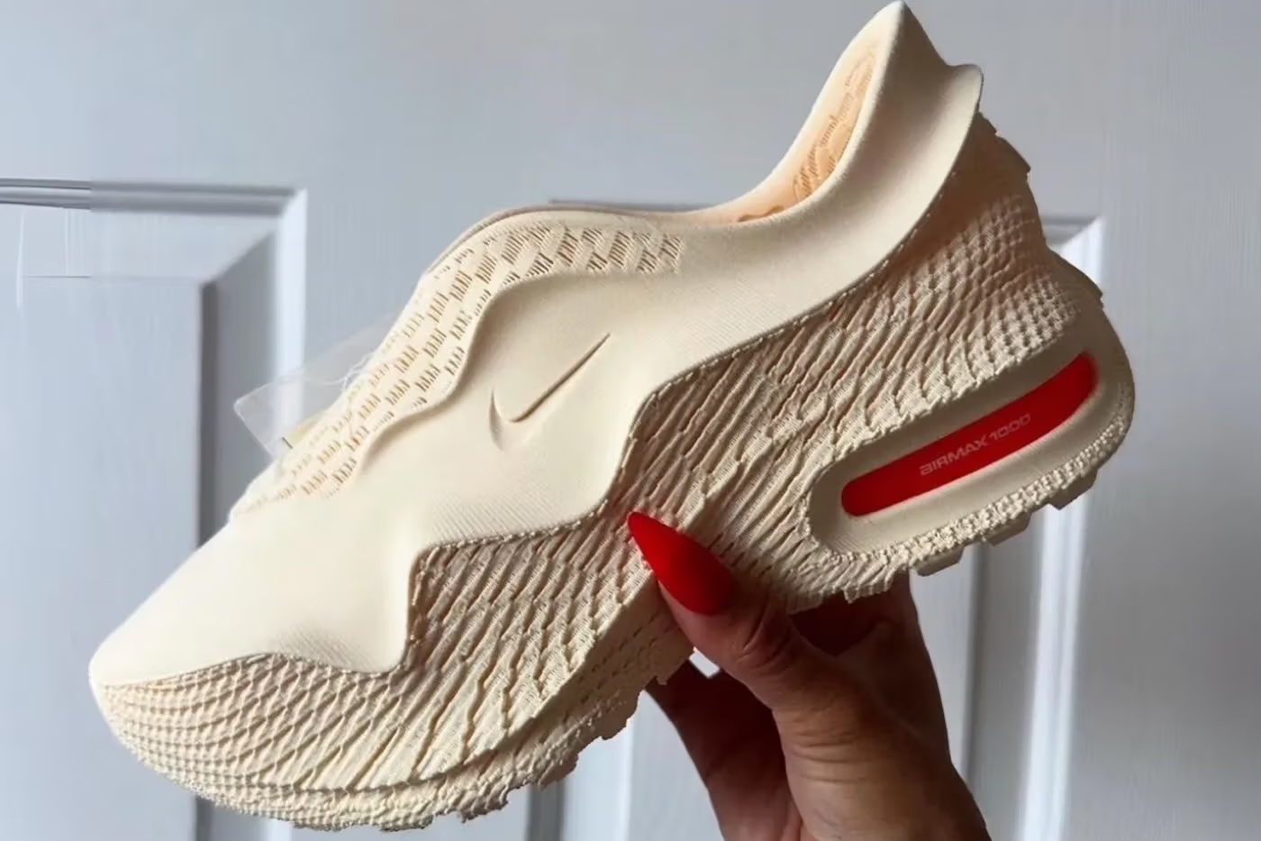 Nike Air Max 1000“燕麦色”3D打印运动鞋首发亮相 售价210 美元