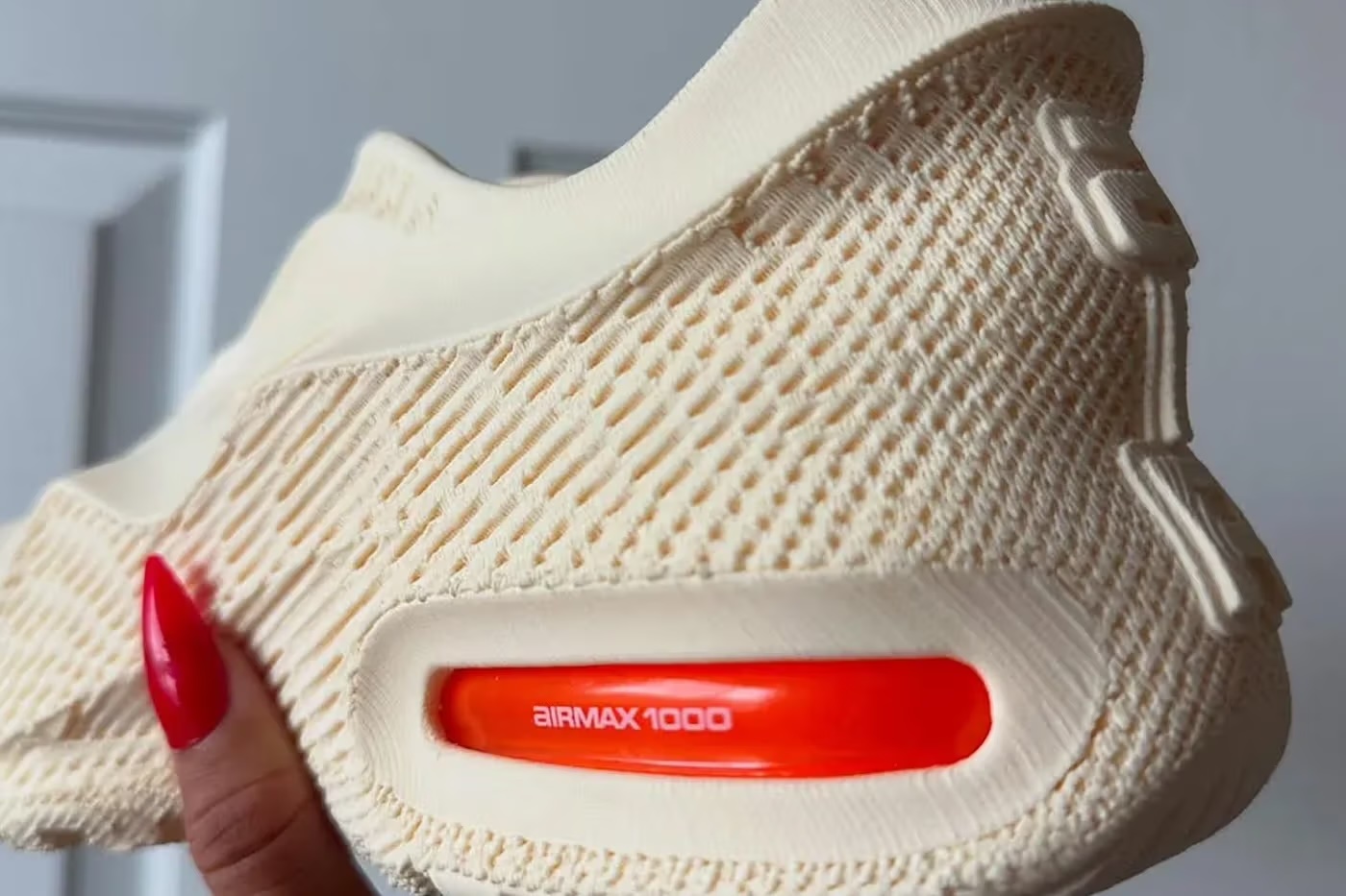 Nike Air Max 1000“燕麦色”3D打印运动鞋首发亮相 售价210 美元