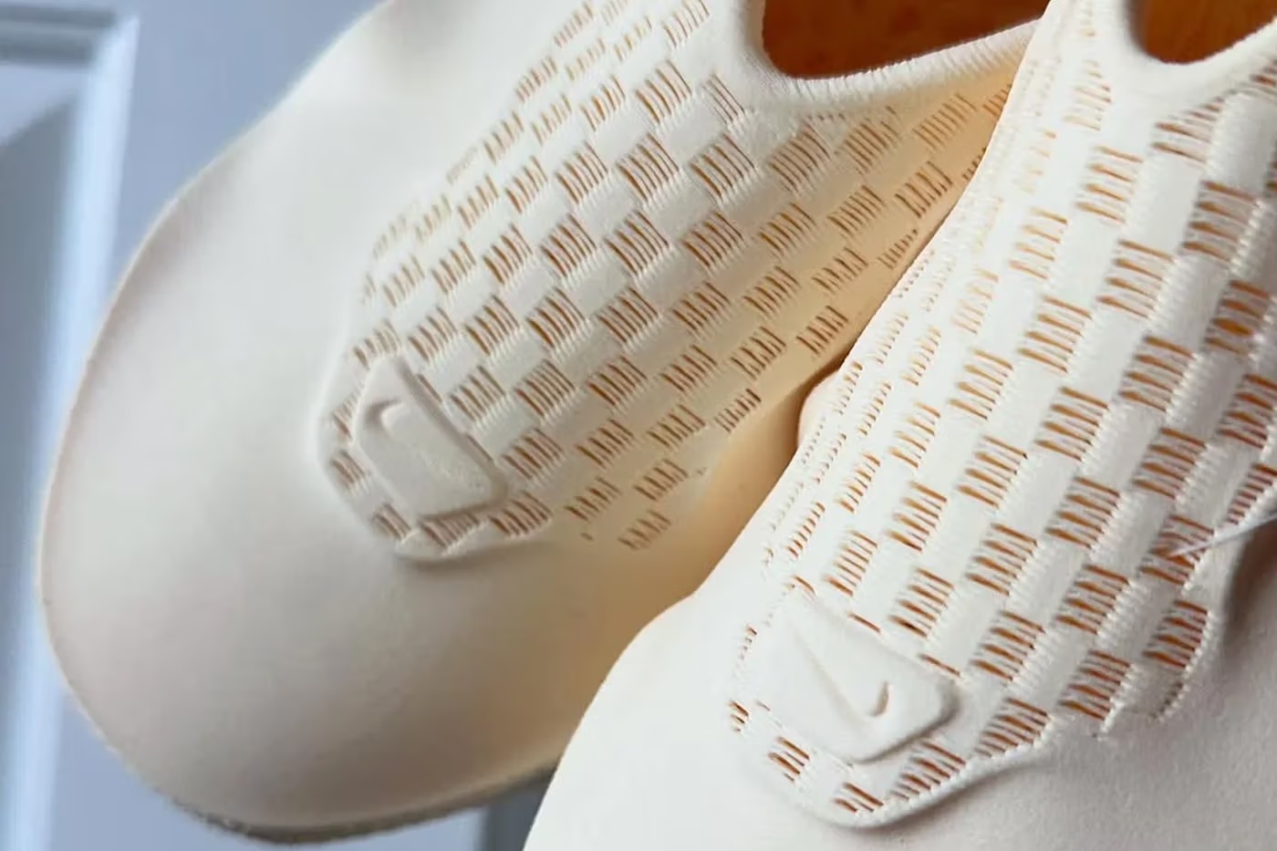 Nike Air Max 1000“燕麦色”3D打印运动鞋首发亮相 售价210 美元