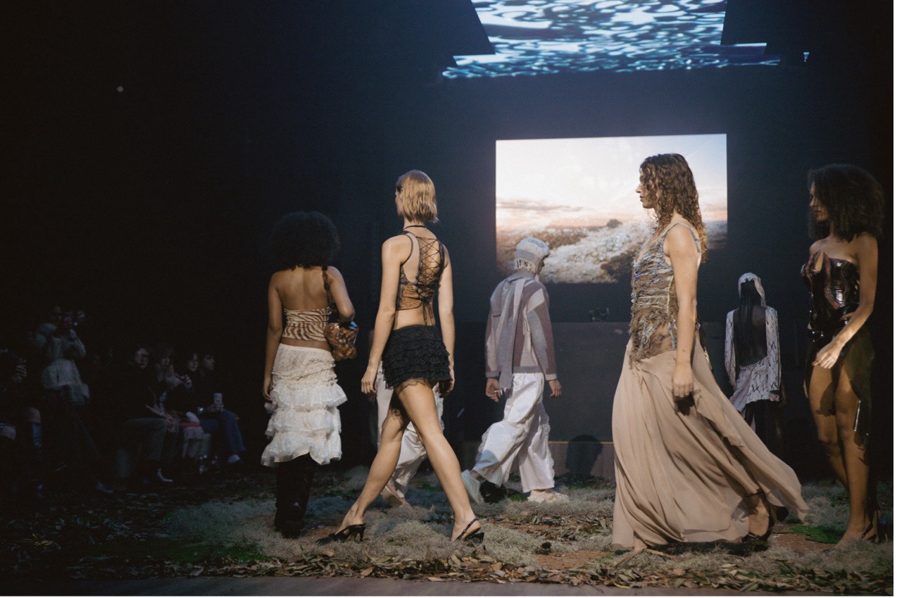 新兴时尚品牌AMISS惊艳亮相2025独立时装节 将数字创新与自然艺术完美融合