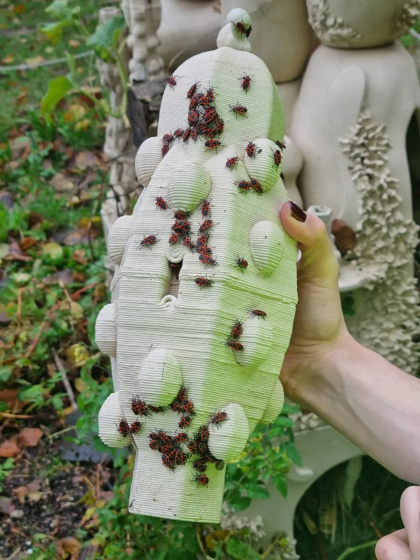 法国艺术家兼设计师Raphaël Emine用3D打印粘土陶瓷昆虫旅馆为昆虫提供可持续的栖息地