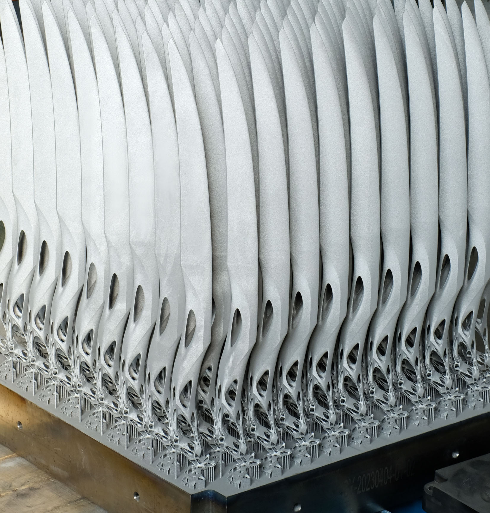 华曙高科携手Stark Future完成KLINGA项目 生产超过1000个钛合金部件