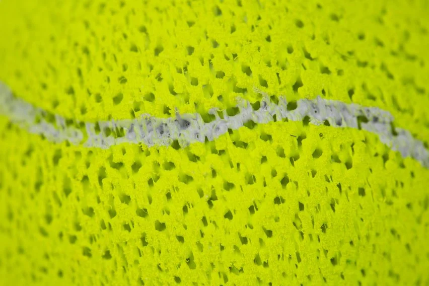 中央圣马丁学院毕业生采用生物基可回收材料制作3D打印网球