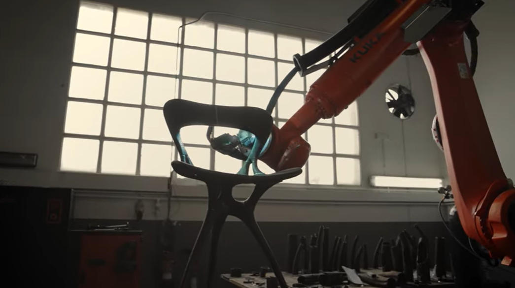 Google DeepMind 与设计师 Ross Lovegrove 合作打造 AI 生成的3D打印椅子