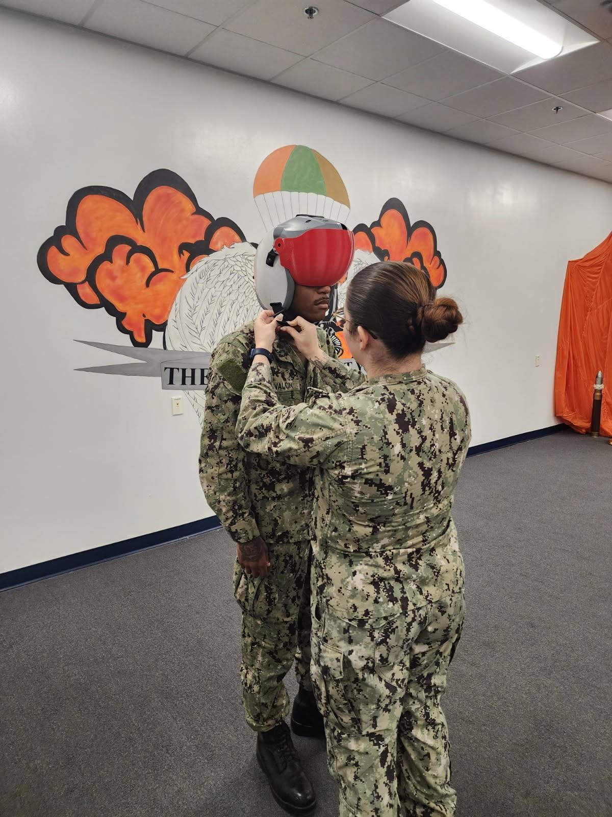 美国海军利用3D打印技术将头盔面罩成本降低了65%