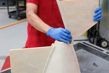 科珀斯克里斯蒂陆军基地利用3D打印技术制造UH-60黑鹰直升机燃油系统组件