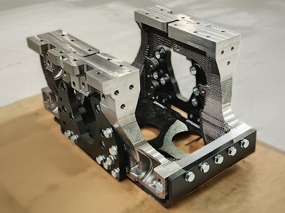NP Aerospace 在60 小时内3D打印出110 公斤重的 Mastiff 悬架和差速器支架