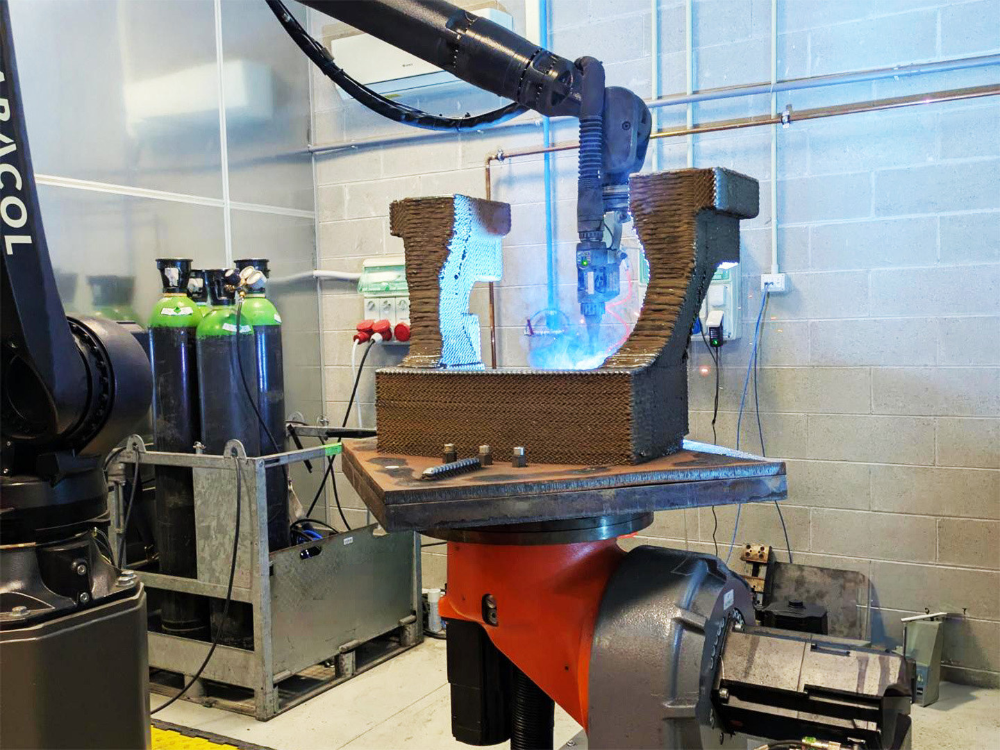 NP Aerospace 在60 小时内3D打印出110 公斤重的 Mastiff 悬架和差速器支架